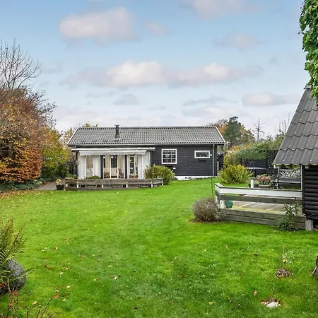 2 Bedroom Nice In Holiday home Otterup